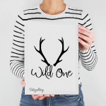 تابلو مدرن طرح شاخ گوزن در دست